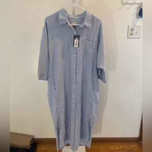 Universal Thread Women’s dress shirt